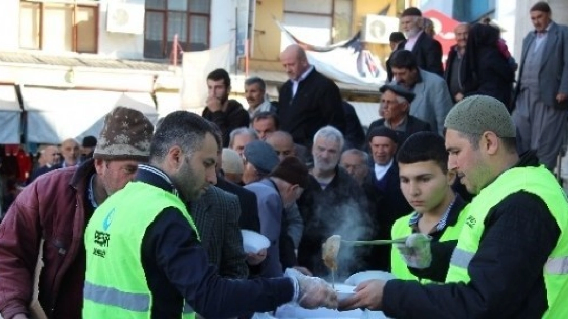 Beşir Derneği Tarafından 3 Bin Kişiye Aşure Dağıltıldı