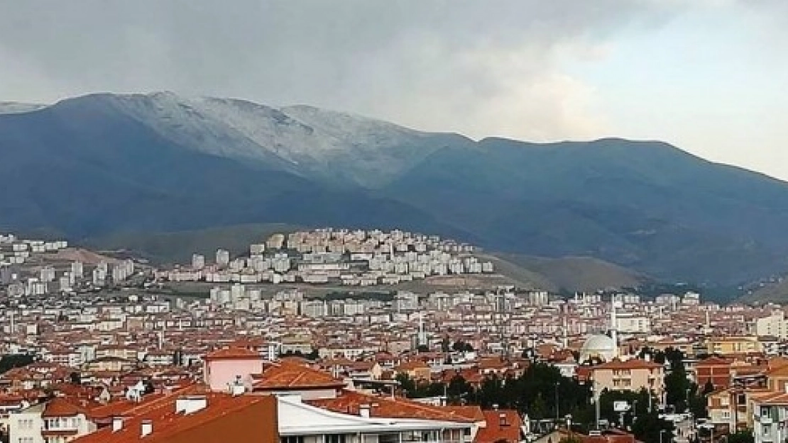 Beydağı'nın Zirveleri Haziran Karıyla Beyazladı