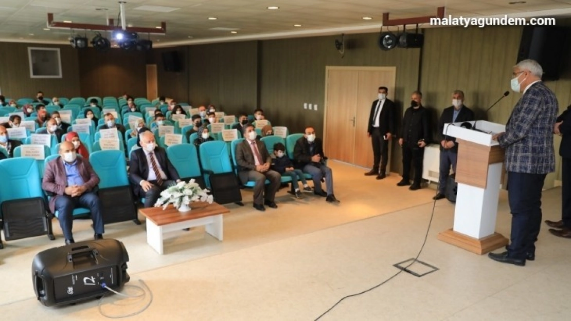 Bilgi yarışmasında dereceye giren öğrencilere sürpriz hediye