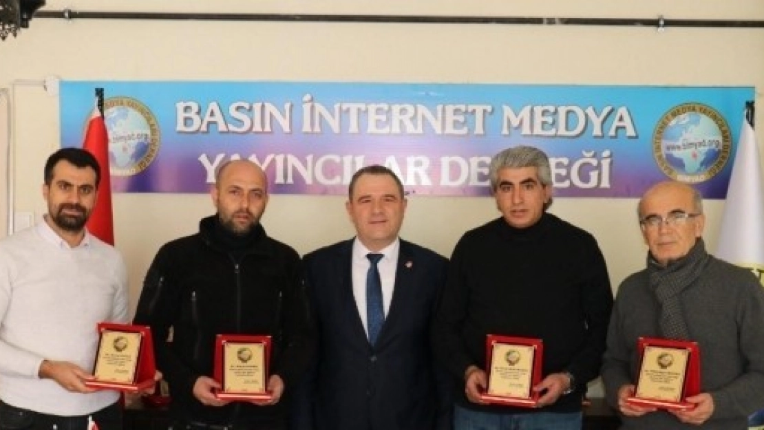 BİMYAD'dan Gazetecilere Plaket