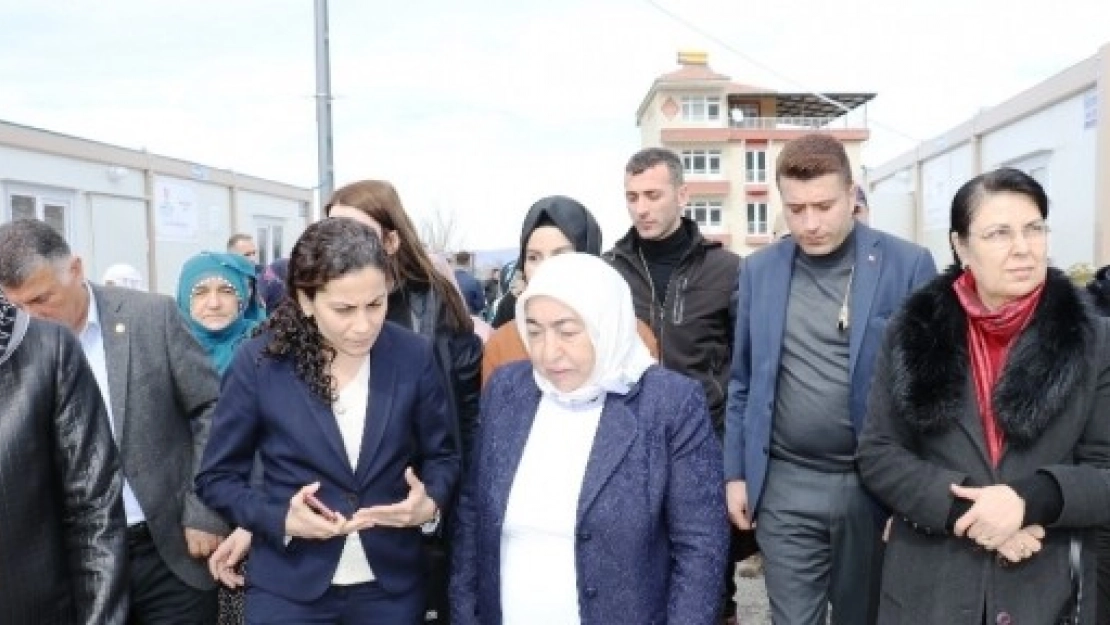 Semiha Yıldırım'dan Depremzedelere Ziyaret