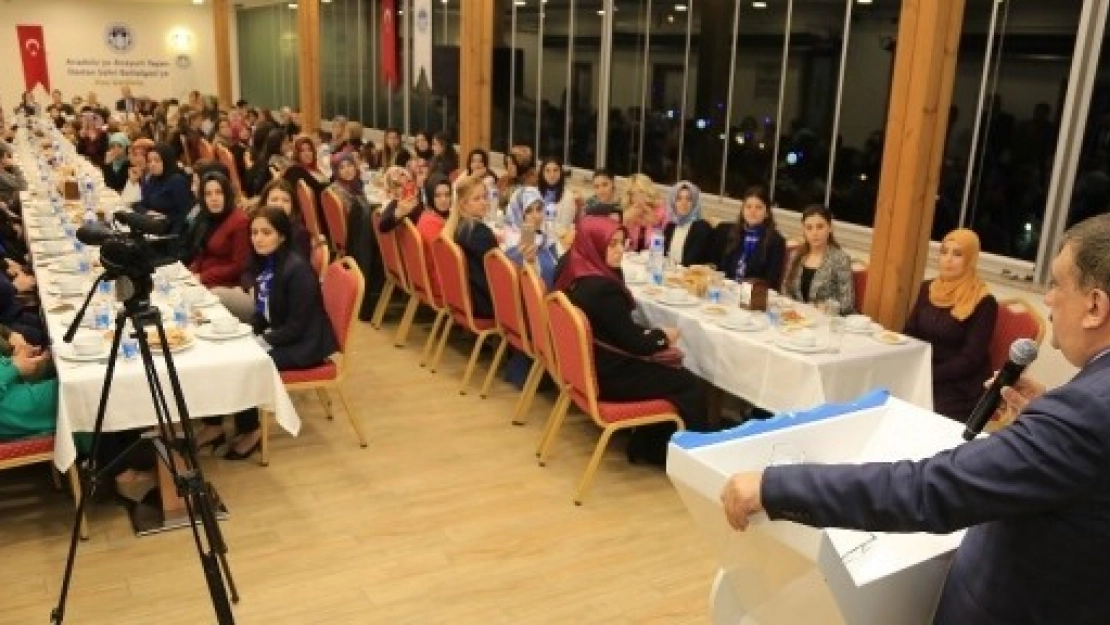 'Bir Kadın Bir Ömür' adlı etkinlik yoğun katılımla gerçekleştirildi
