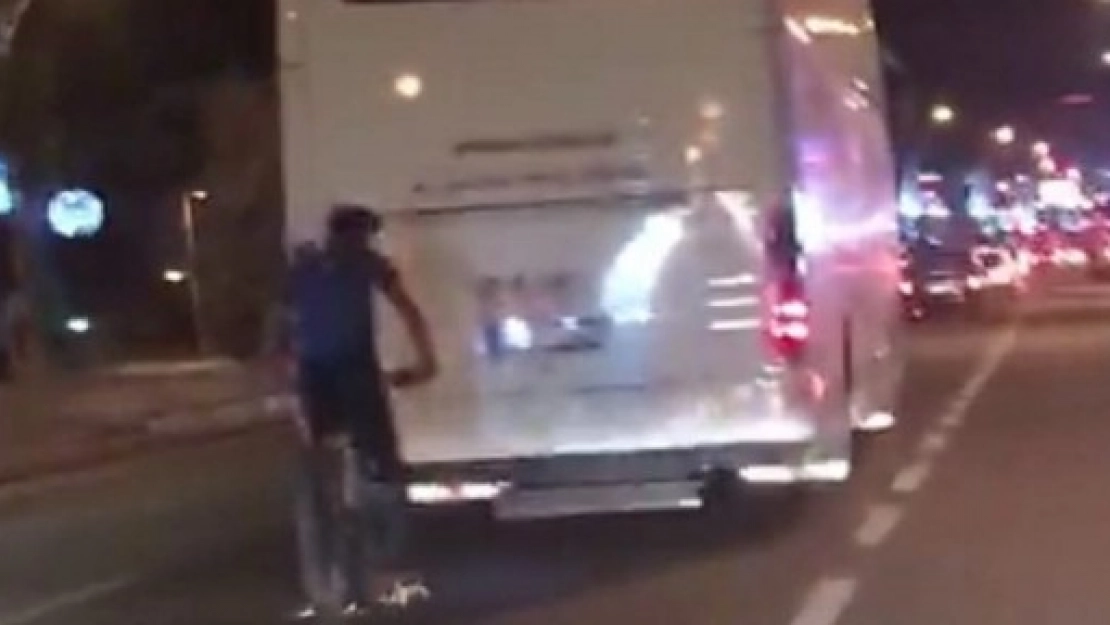 Bisikletli Gencin Tehlikeli Yolculuğu