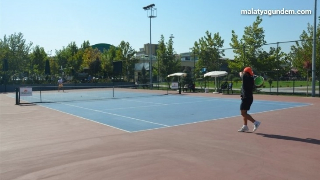 Bölge Tenis turnuvası çekişmeli geçti