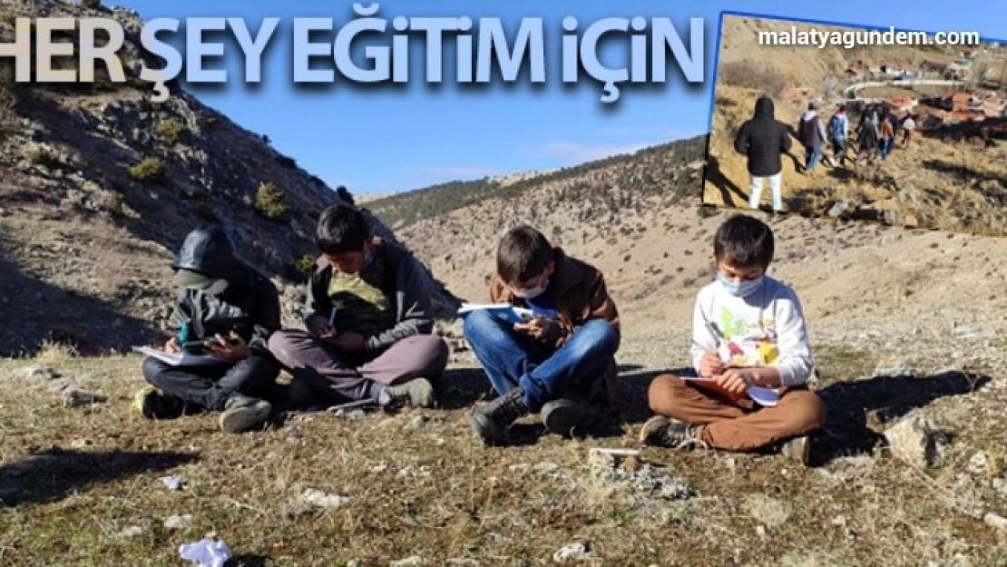 Bu köyde çocuklar uzaktan eğitim alabilmek için tepelere çıkıyor