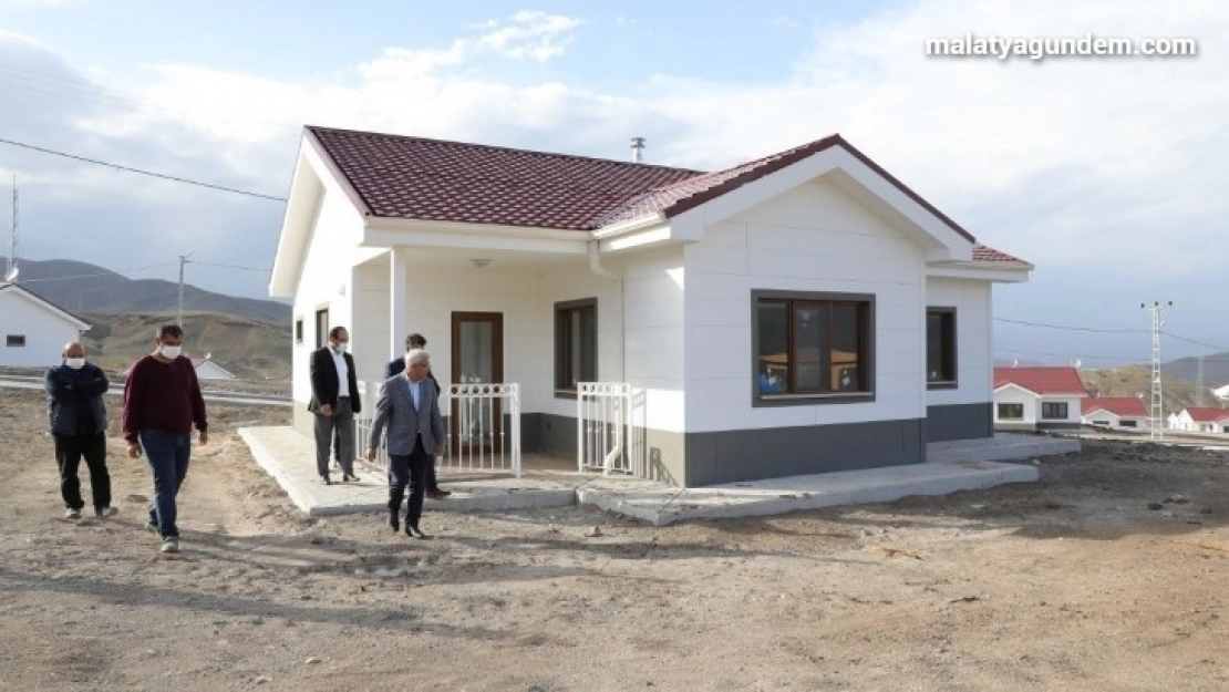 Bulutlu'daki deprem evlerinin geçici kabulü yapıldı