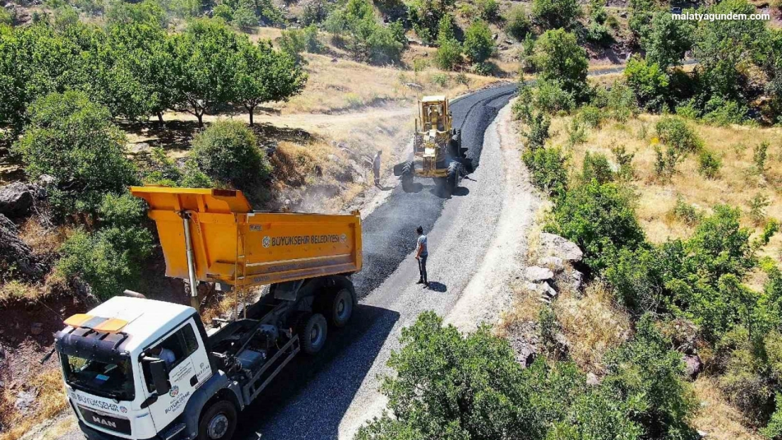 Büyükşehir'den yoğun altyapı ve yol mesaisi