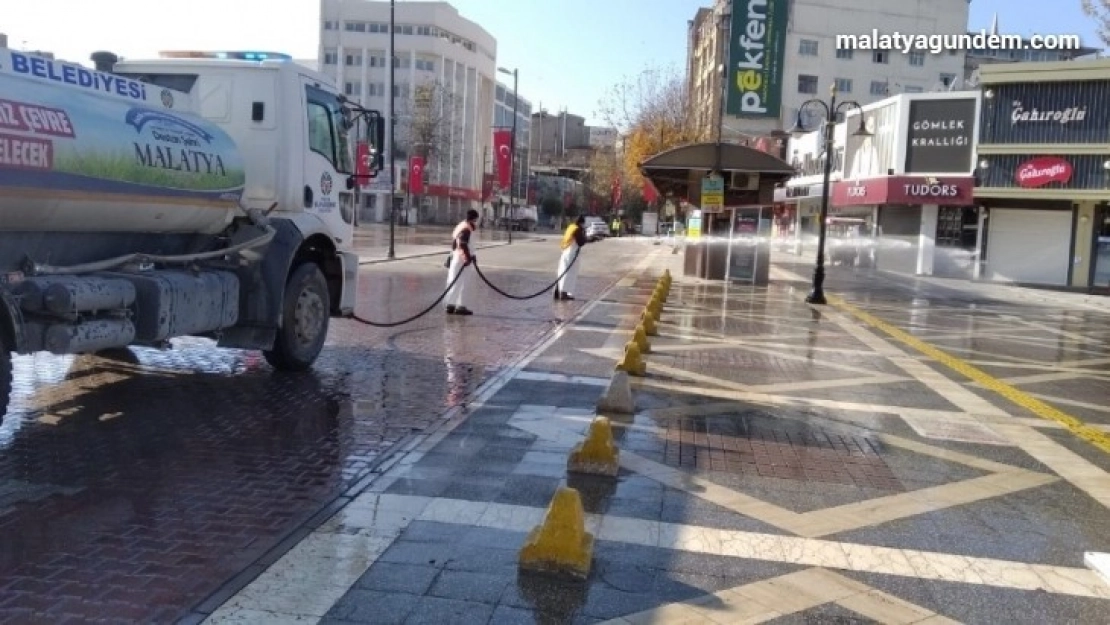 Büyükşehir temizlik çalışmalarına aralıksız devam ediyor