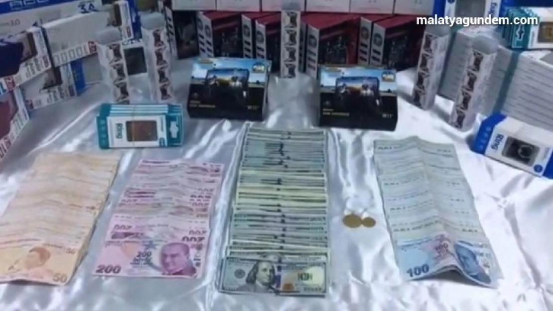 Çaldıkları altınları bozdurup dolara çevirmişler