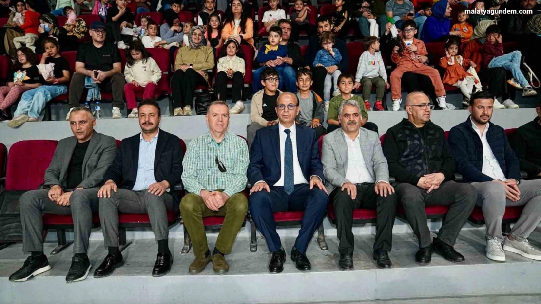 Cambaz Mithat 'Yetenek Sirkiniz' gösterisi renkli ve heyecanlı anlara sahne oldu
