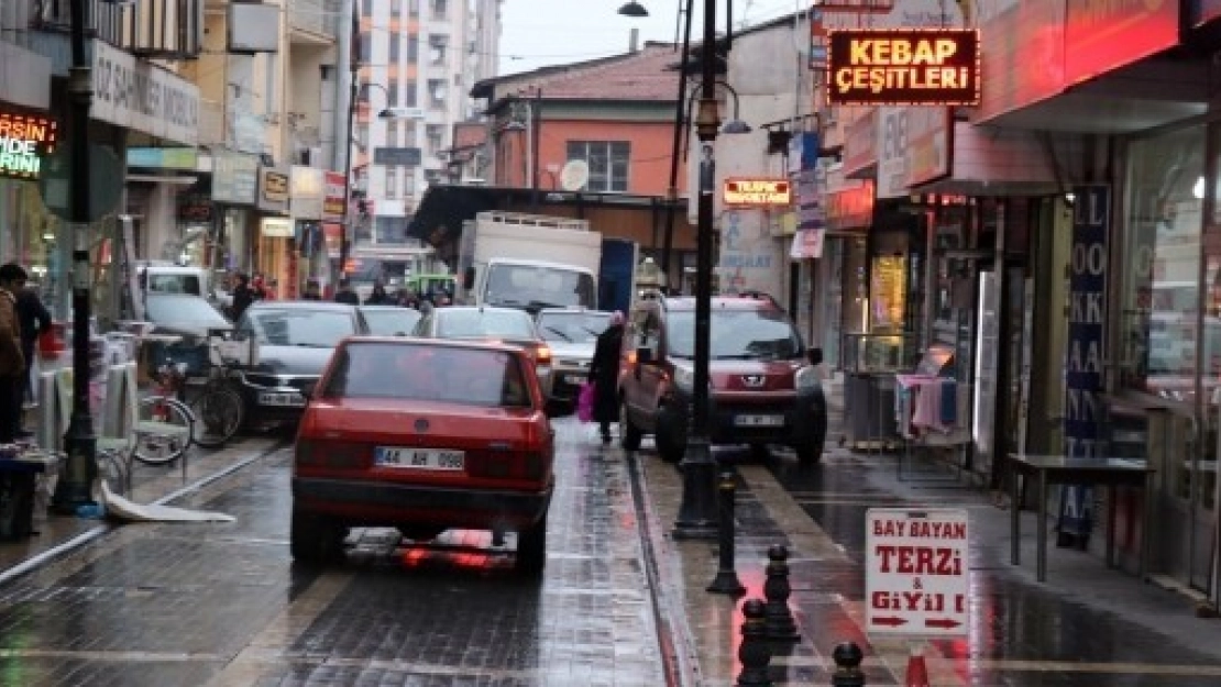 Cebindeki Parayı Çalan Zanlıya Esnaftan Tepki