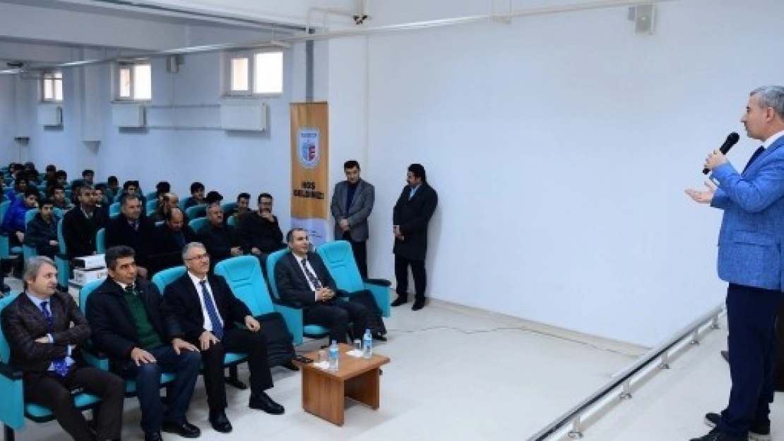 Çınar, Merhaba Gençler Söyleşisine Katıldı