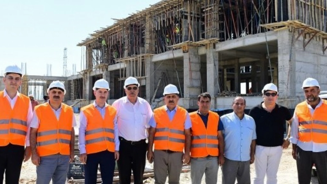 Çınar, Yapımı Devam Eden Gençlik Merkezi'ni İnceledi