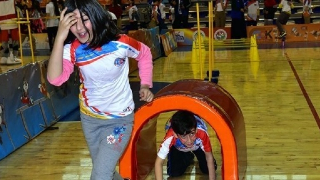 Çocuk Atletizm Şenliği Düzenlendi