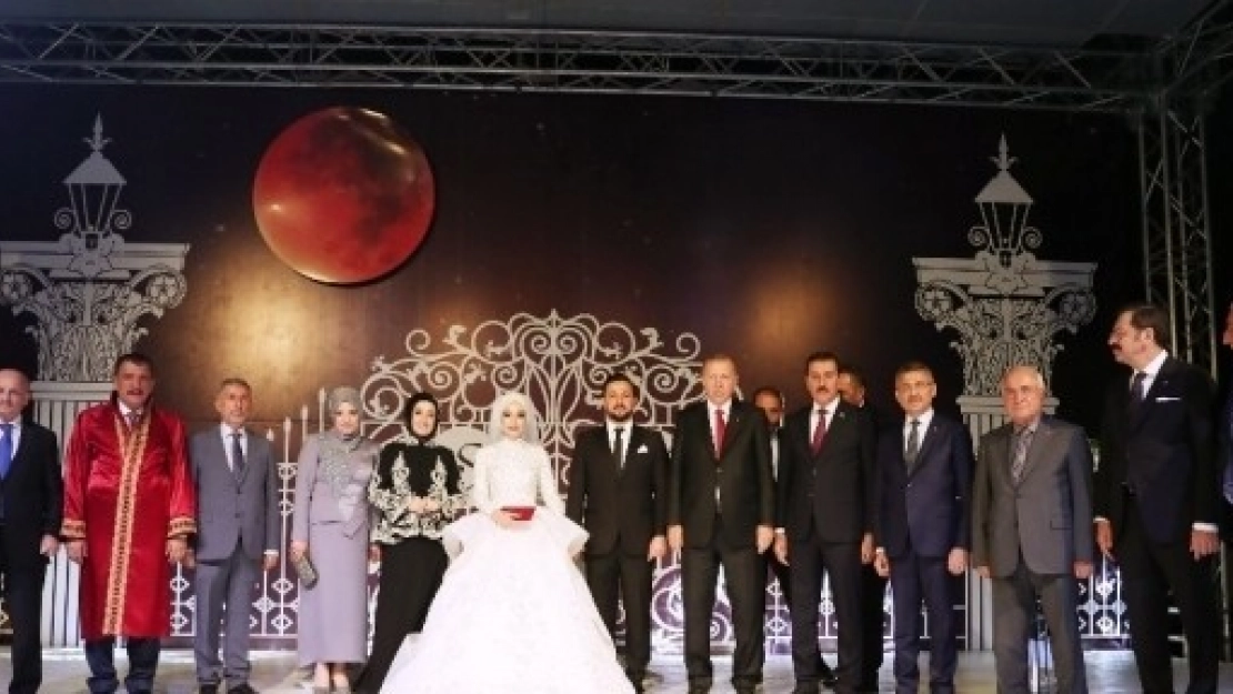 Cumhurbaşkanı Erdoğan Nikah Şahidi Oldu