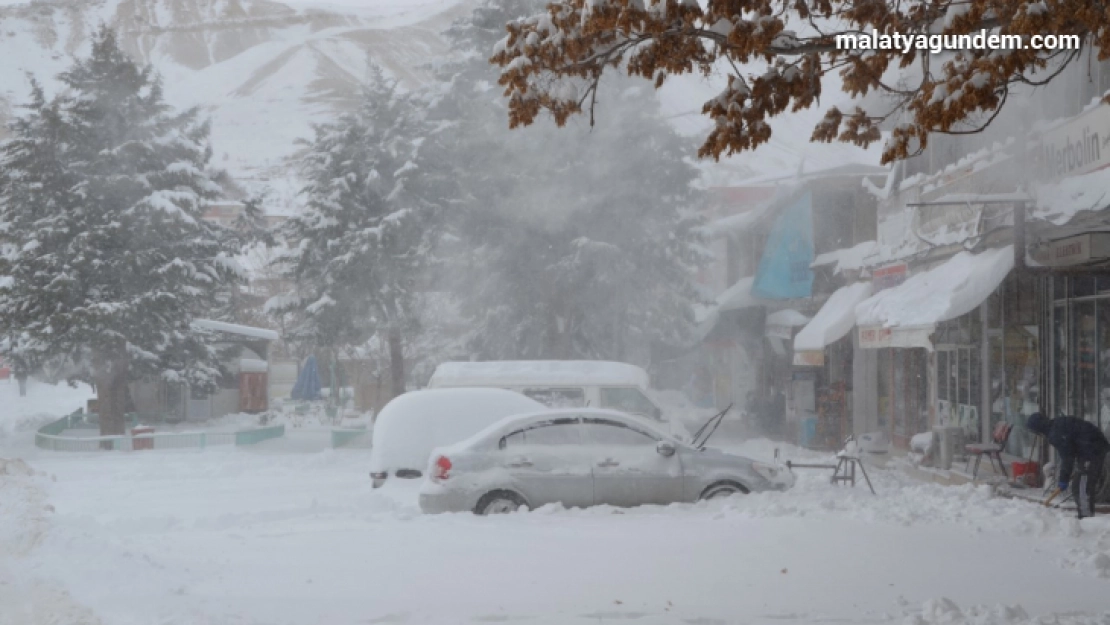 Darende'de de kar hayatı olumsuz etkiliyor