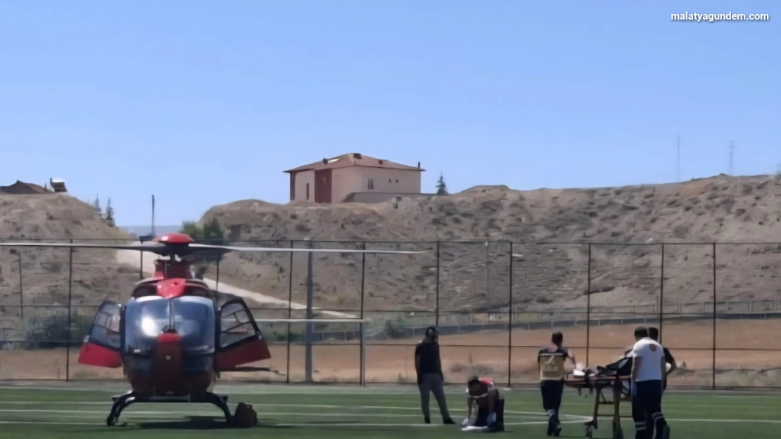 Darende'de kalp krizi geçiren hasta hava ambulansıyla Malatya'ya sevk edildi