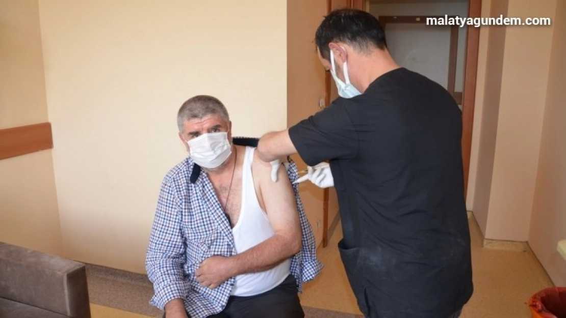 Darende'de koronaya karşı 9 bin kişi aşılandı