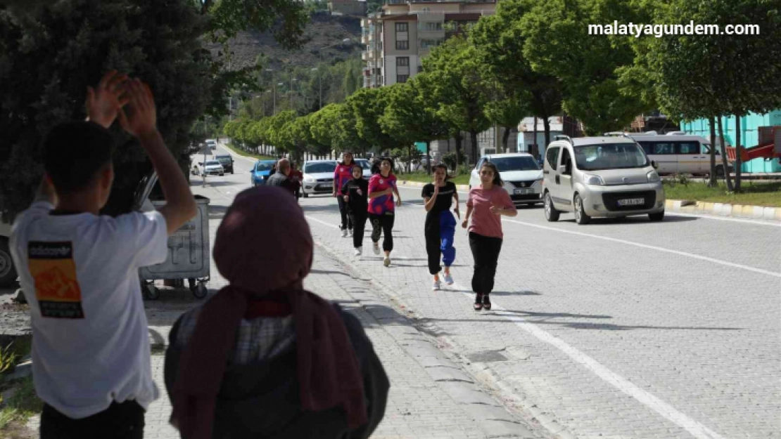 Darende'de öğrenciler madalya için  ter döktü