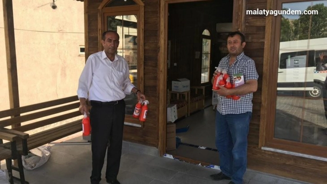 Darende'de taksicilere maske dağıtıldı