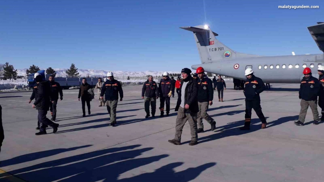 Deniz Kuvvetleri'nin 60 personeli deprem bölgesi Malatya'da