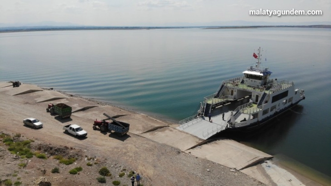 Malatya'da feribot yolculuğu ilgi görüyor