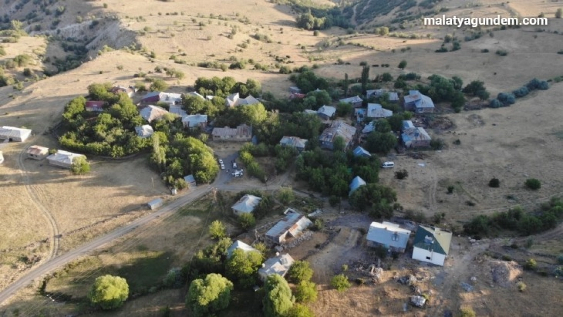 Deprem en çok Elazığ'ı etkiledi, hasar gün ağarınca ortaya çıktı