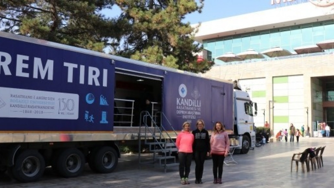 Deprem Simülasyonu Tırında Eğitim Verildi