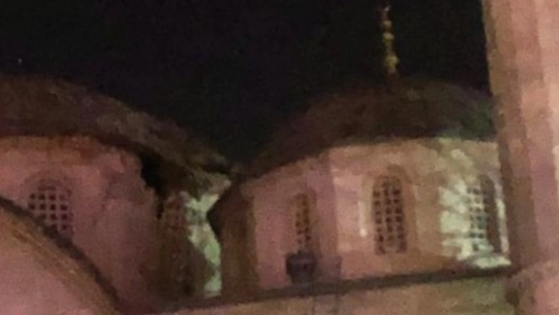 Depremde Yeni Cami Hasar Gördü