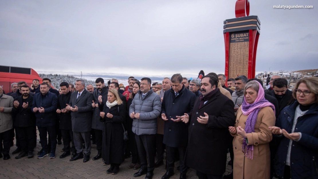 Depremlerini Yıldönümünde Deprem Şehitleri Anıldı