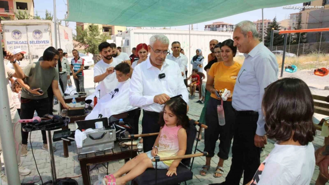 Depremzede çocuklara ücretsiz saç bakımı