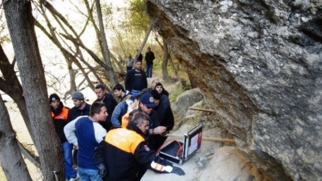 Dereye Düşen Yaşlı Adamı Arama Çalışması Sürüyor