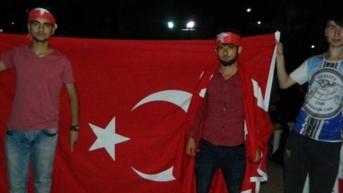 Doğanşehir İlçesinde Demokrasi Nöbetine Devam