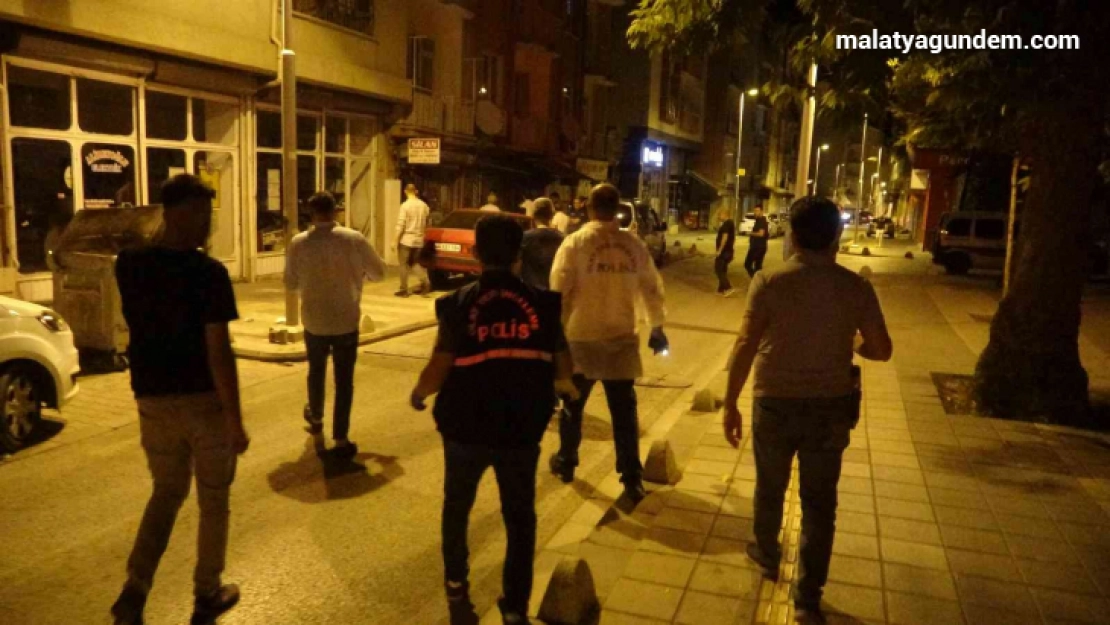 Dolaptan düşen silah ateş aldı: 1 yaralı