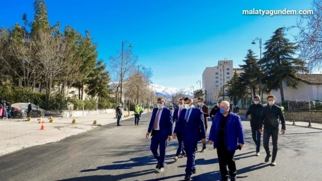 Dört şeride çıkarılan İstasyon Caddesi'nde asfalt serimi tamamlandı