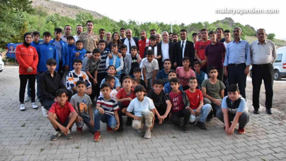 Dünya Boks Şampiyonu Akbaş, Doğanşehir'de coşku ile karşılandı