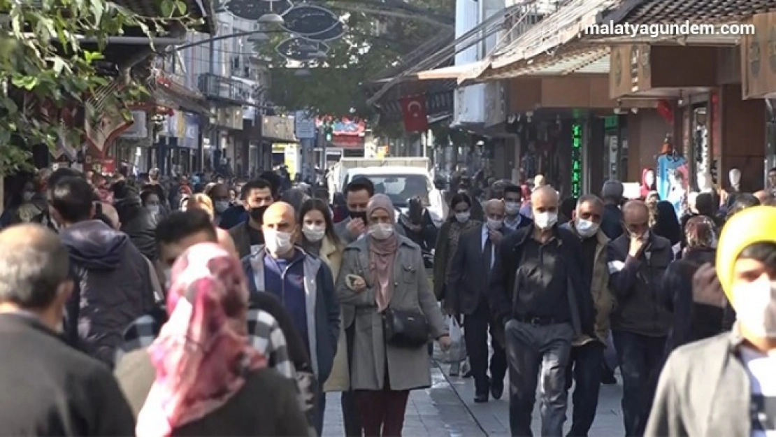 Korona virüs ile kimileri adeta dalga geçiyor kimileri ise çok ciddiye alıyor