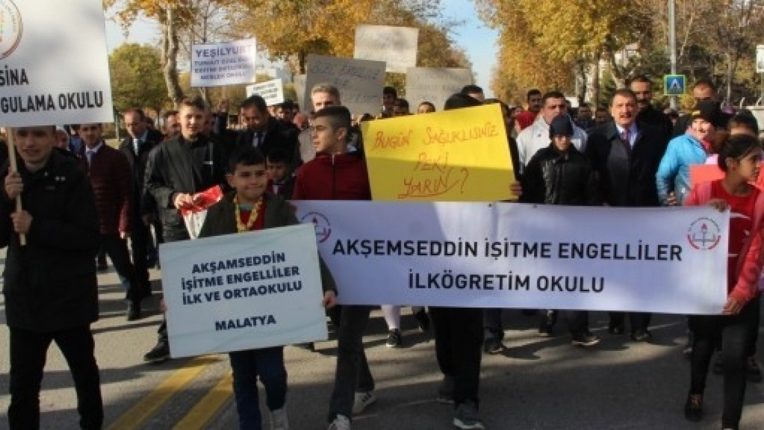 Engellilerin Gösterisi İlgi Gördü