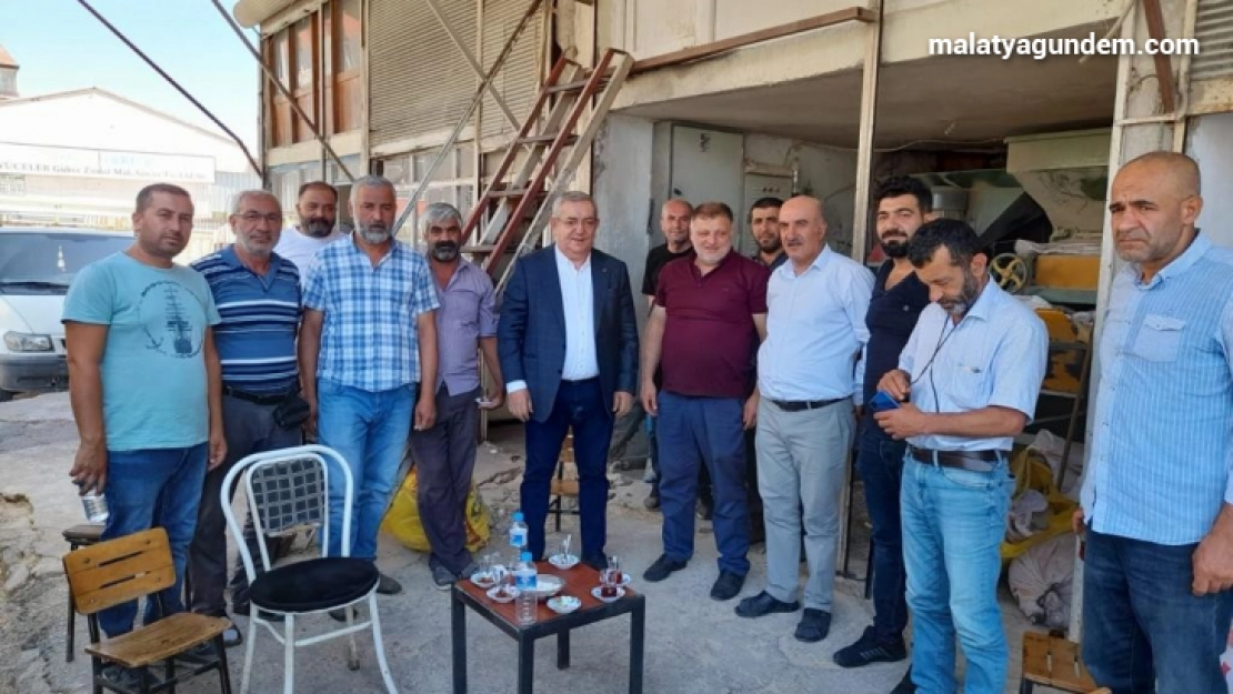 Erdoğan, sebze ve meyve hali ile buğday pazarını gezdi
