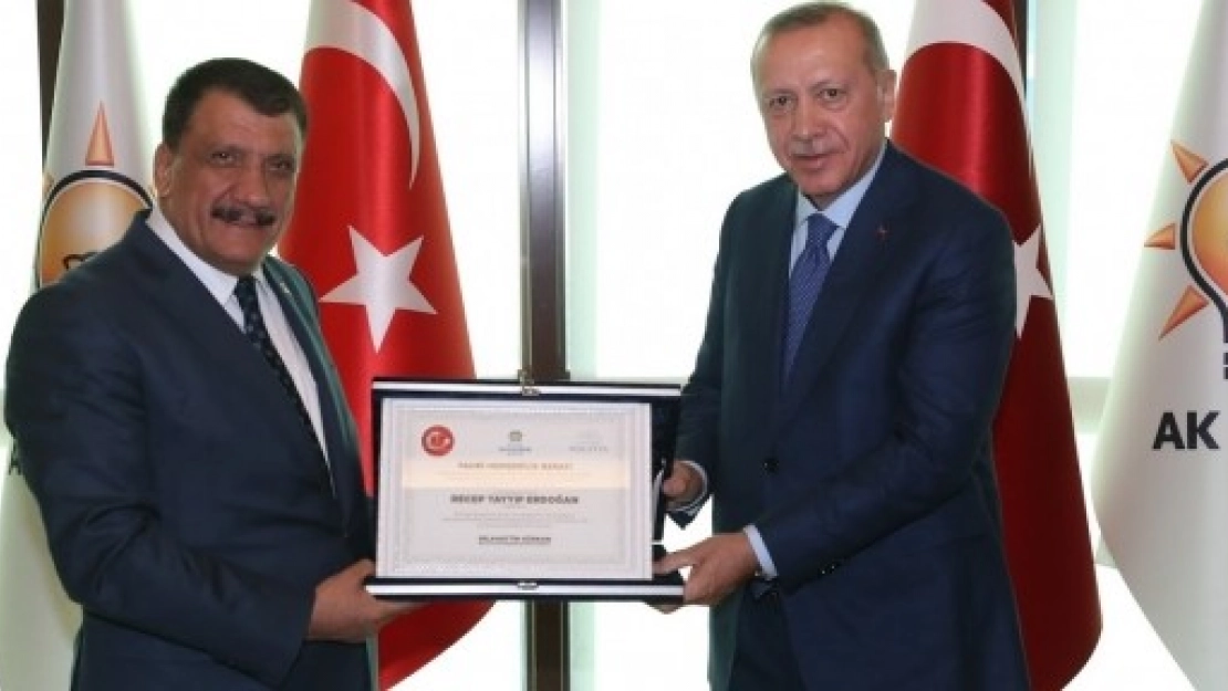Erdoğan'a Fahri Hemşehrilik Beratı