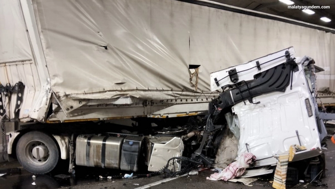 Erkenek Tüneli'nde trafik kazası: 1 ağır yaralı