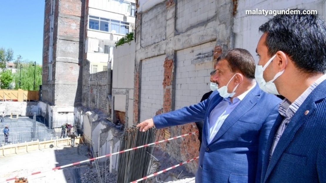 Eski özel idare binası alanında yapılacak olan iş merkezi çalışmaları başladı