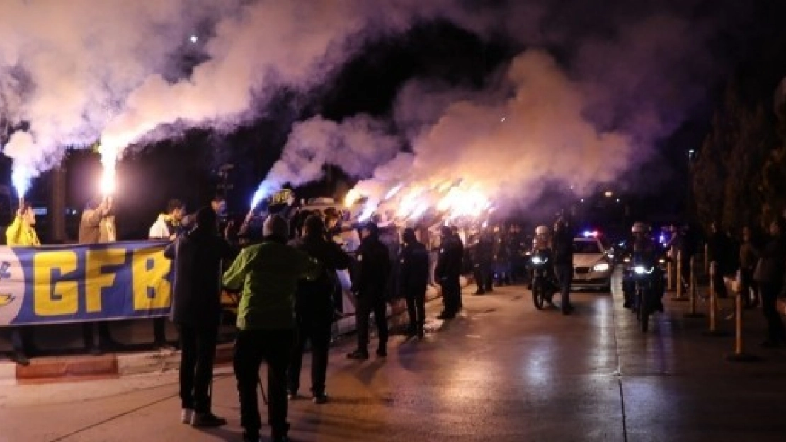 Fenerbahçe'ye Coşkulu Karşılama
