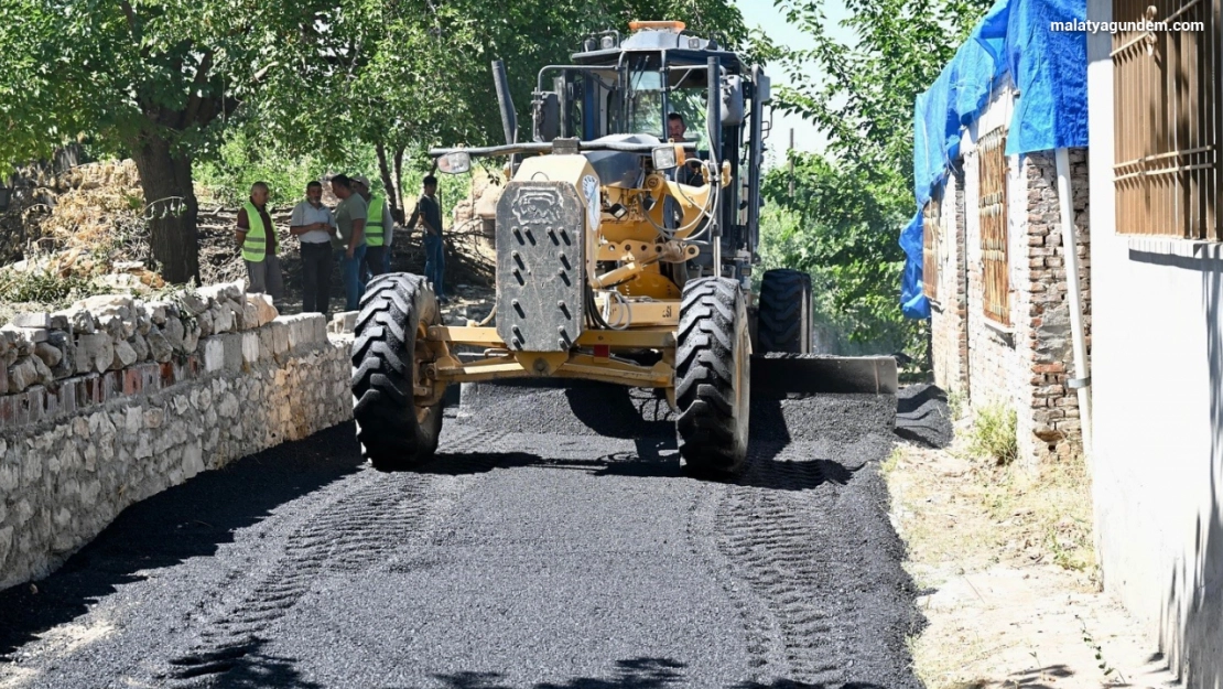 Geçit: 'İlçemize yakışır yollar yapıyoruz'