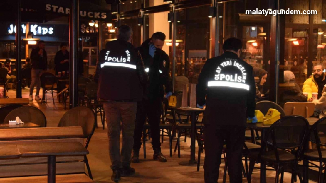 Gençlerin 'kız' kavgası kanlı bitti: 3 yaralı