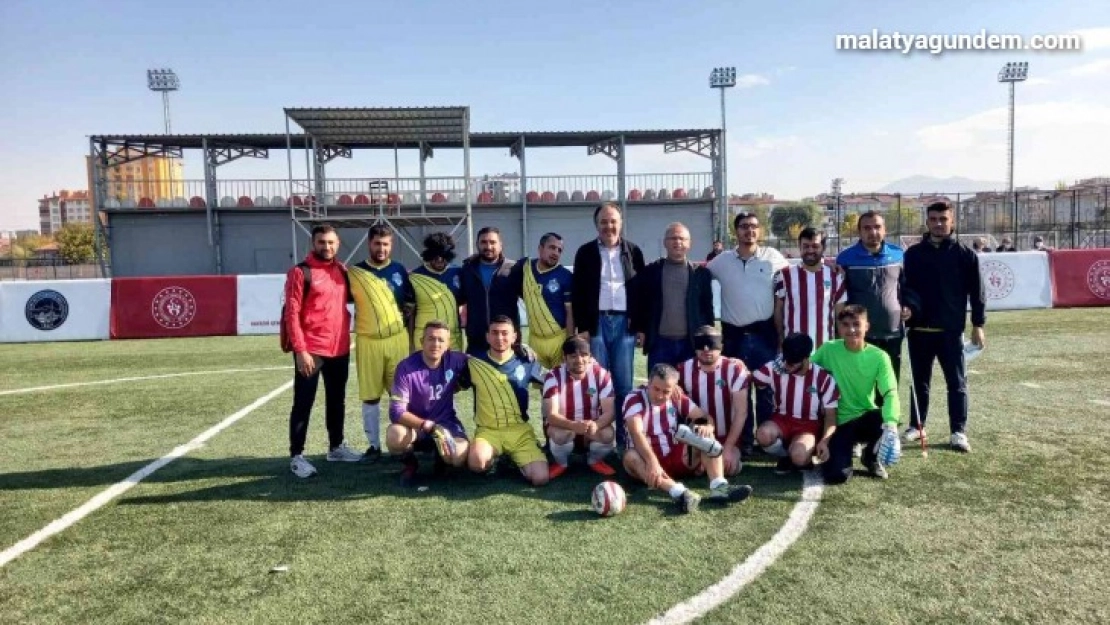 Görme engelli futbolcuların azmi göz dolduruyor