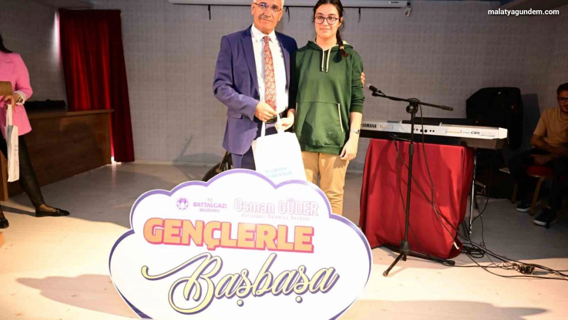 Güder'den gençlere eğitim seti desteği