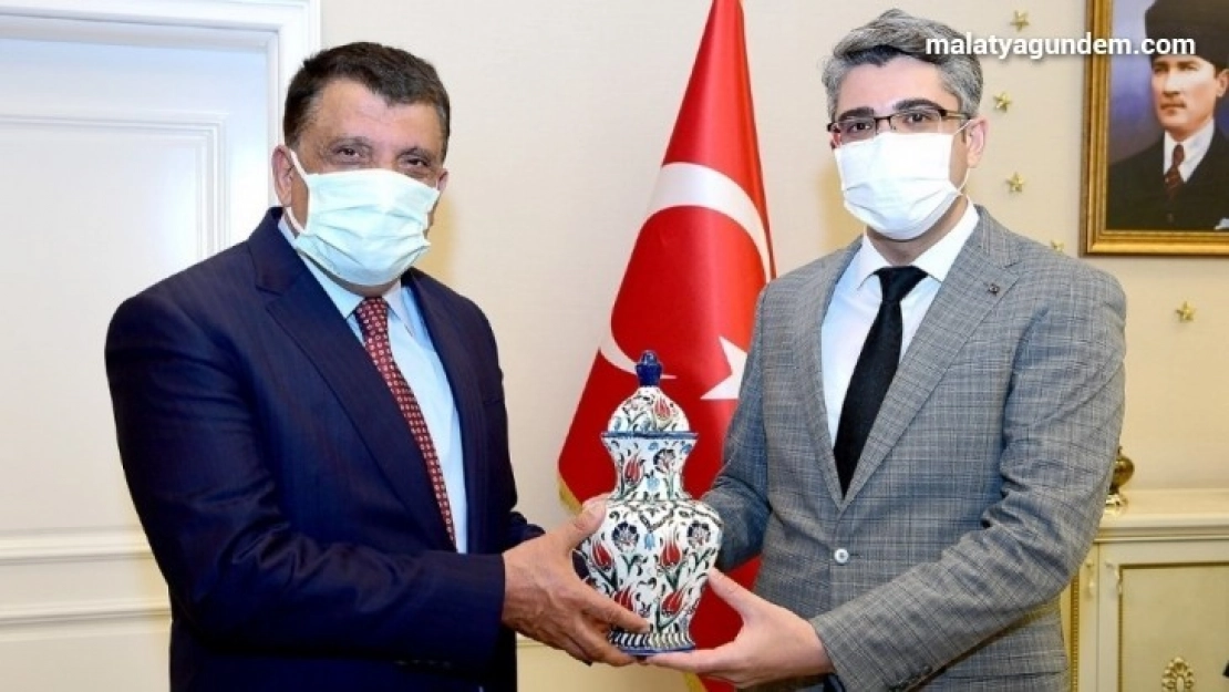 Gürkan Darende belediyesi ve kaymakamlığını ziyaret etti
