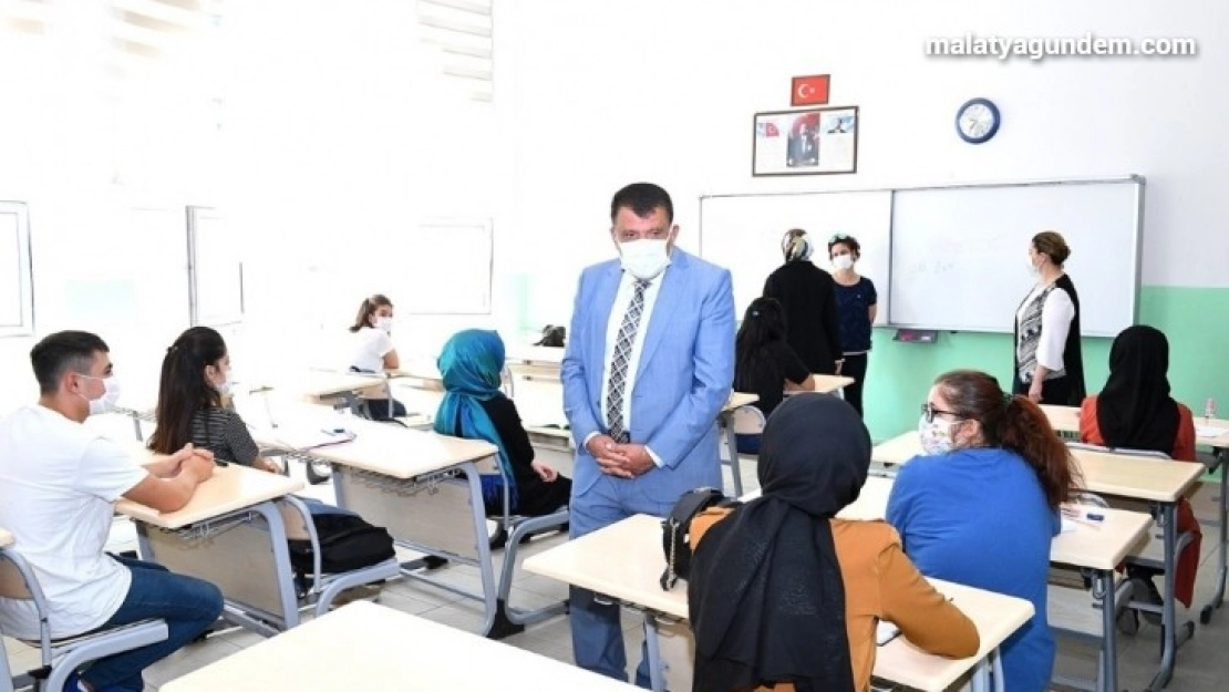 Gürkan, üniversite adaylarıyla buluştu