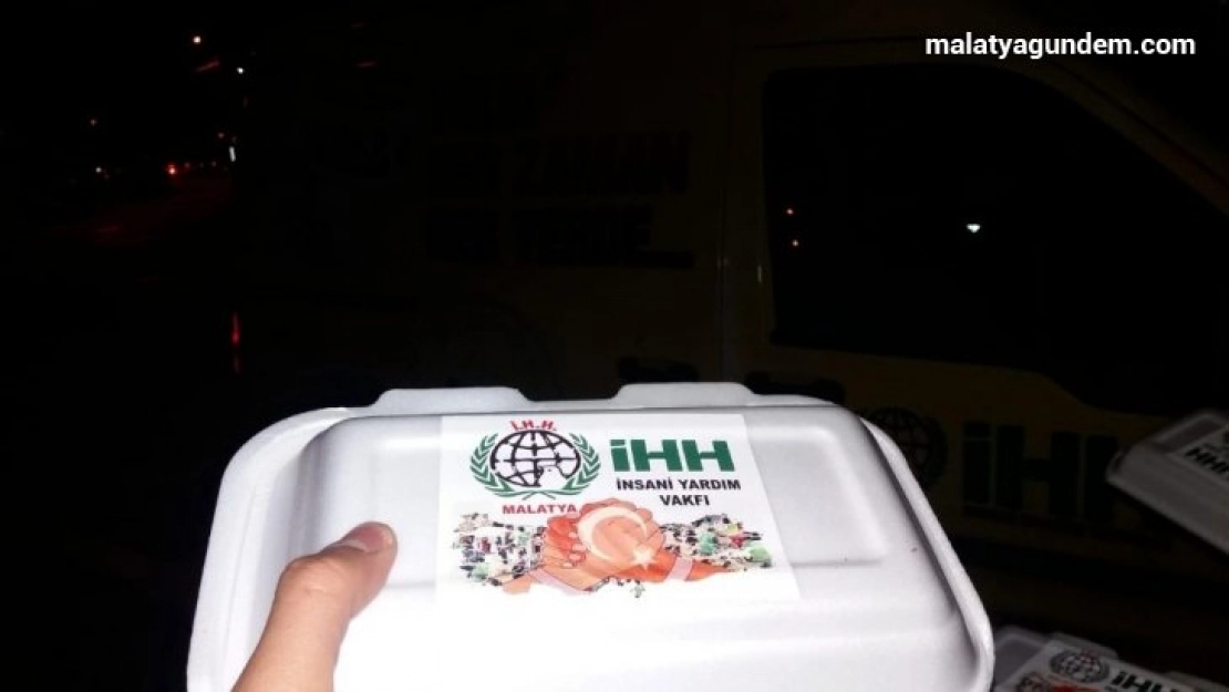 Güvenlik güçlerine sahurda yemek ikramı sürprizi